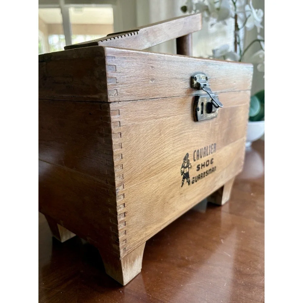 Cavalier Guardsman Vintage Wooden Shoebox Deluxe Shoes Shine Case Dovetail